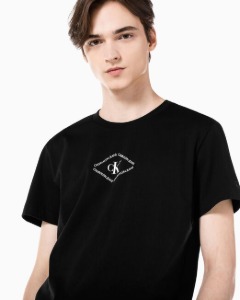 남성 레귤러핏 CK 모노트라이앵글 반팔 티셔츠