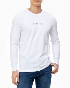CK 남성 슬림핏 메탈릭 로고 긴팔 티셔츠